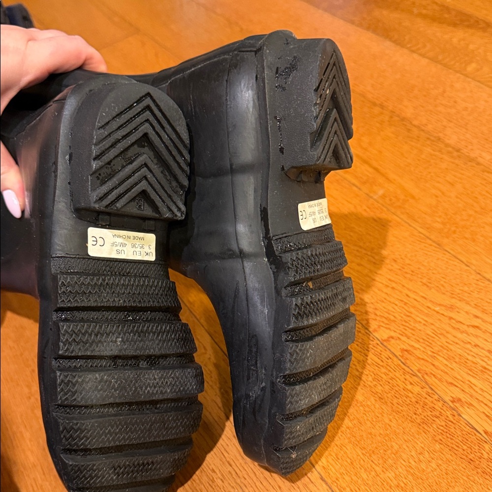 Hunter Classic Black Waterproof Boots - Picture 8 of 10
